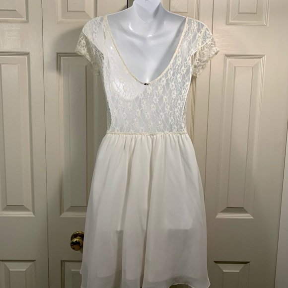 🕊 Sweetest White Lace Dress - Picture 11 of 12